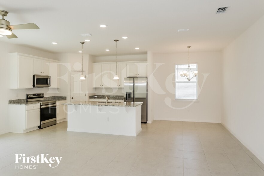 Building Photo - 1570 Isleta Lp