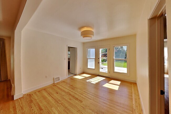 Building Photo - Charming Land Park Cottage – A Hidden Gem in the Heart of the City