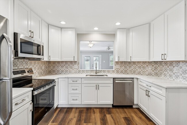 Building Photo - 214 Troon Ct