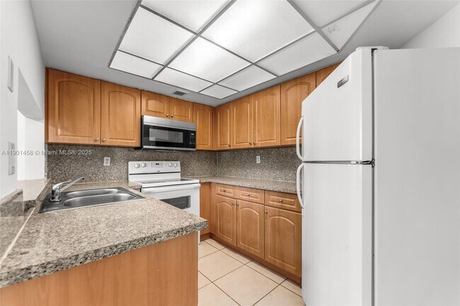 Building Photo - 8335 SW 152nd Ave