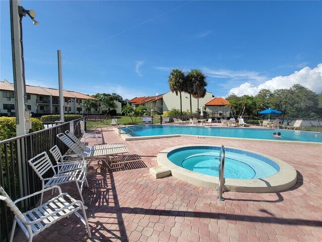 Building Photo - 1515 Pinellas Bayway S