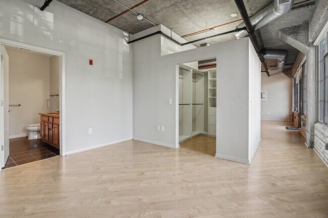Building Photo - 315 2nd St