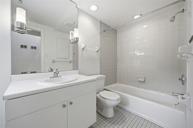 Building Photo - 326 Hailman St
