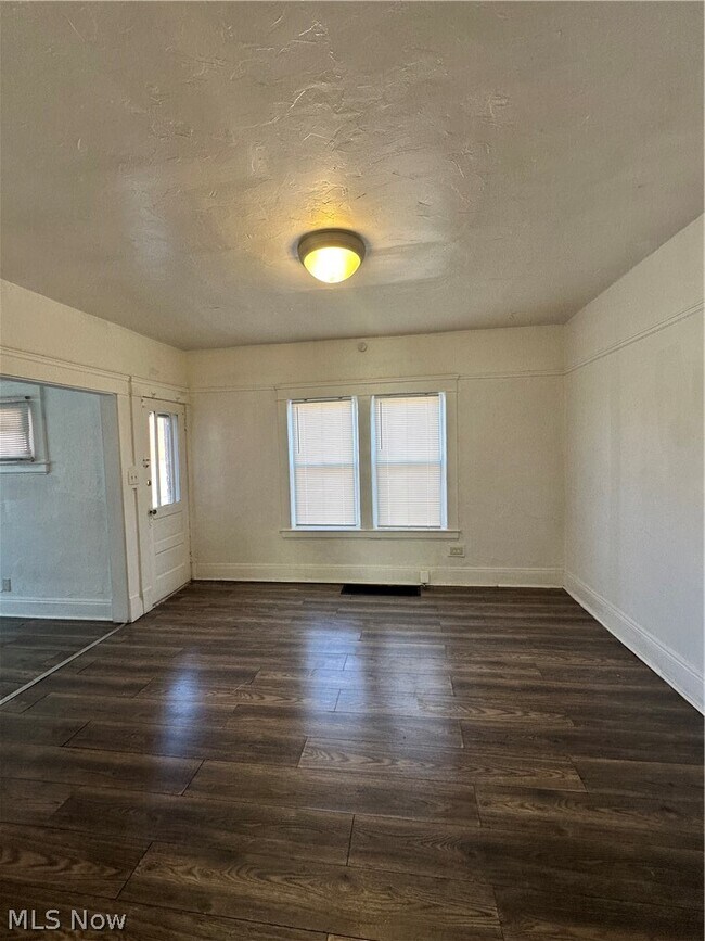 Building Photo - 837 Wayside Rd