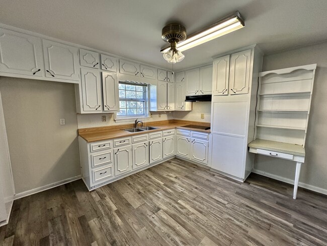 Building Photo - 2805 2nd Pl NW