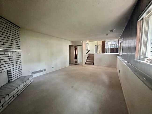 Building Photo - 21669 Tulipwood St