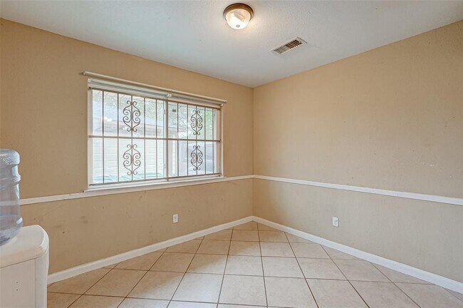 Building Photo - 5107 Trail Lake Dr