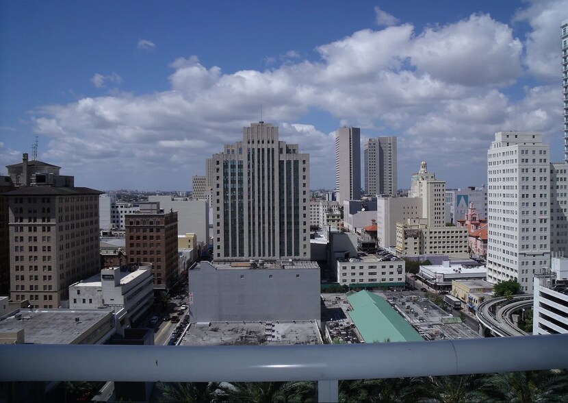 Building Photo - 50 Biscayne Blvd