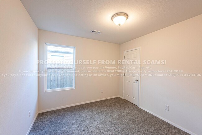 Building Photo - 916 E Bunting St