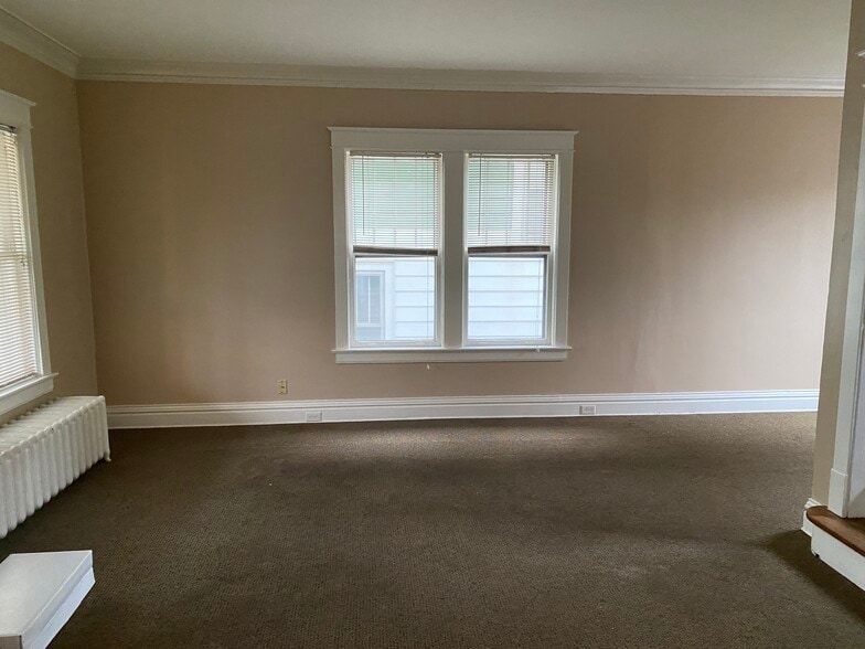 Building Photo - 619 N 17th Ave E