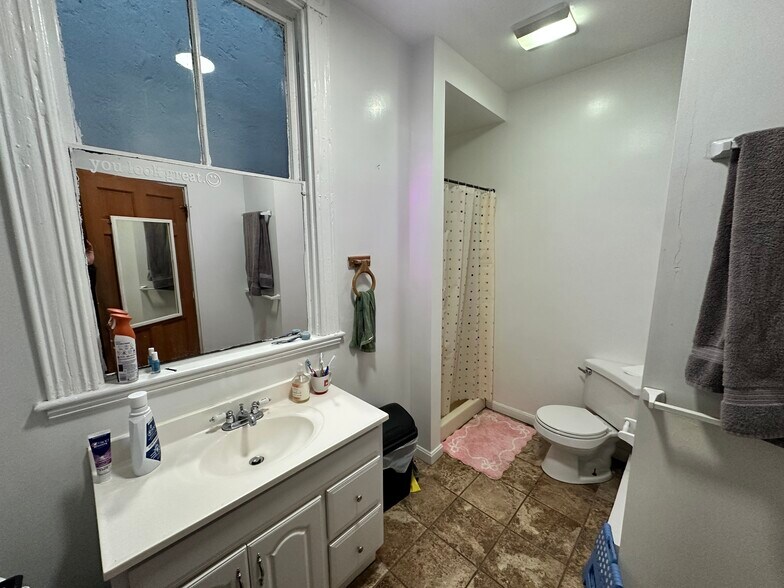 Building Photo - 71 Pontiac St