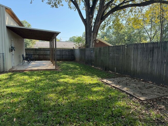 Building Photo - 606 N Polk St