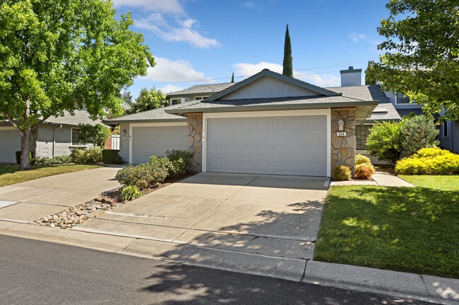 Building Photo - 562 La Corso Dr