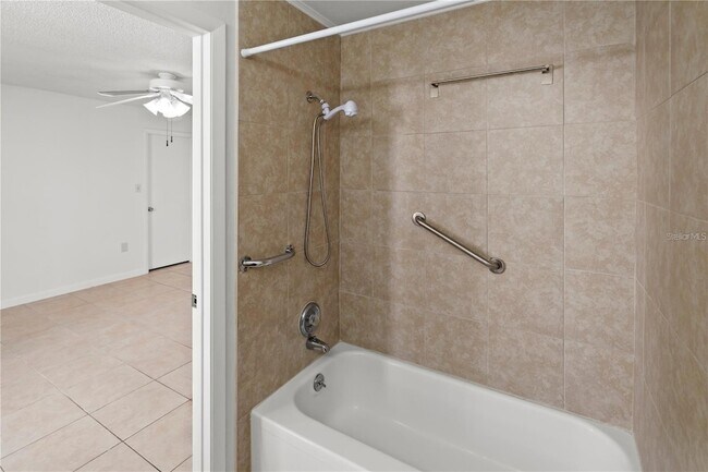 Building Photo - 530 Orange Dr