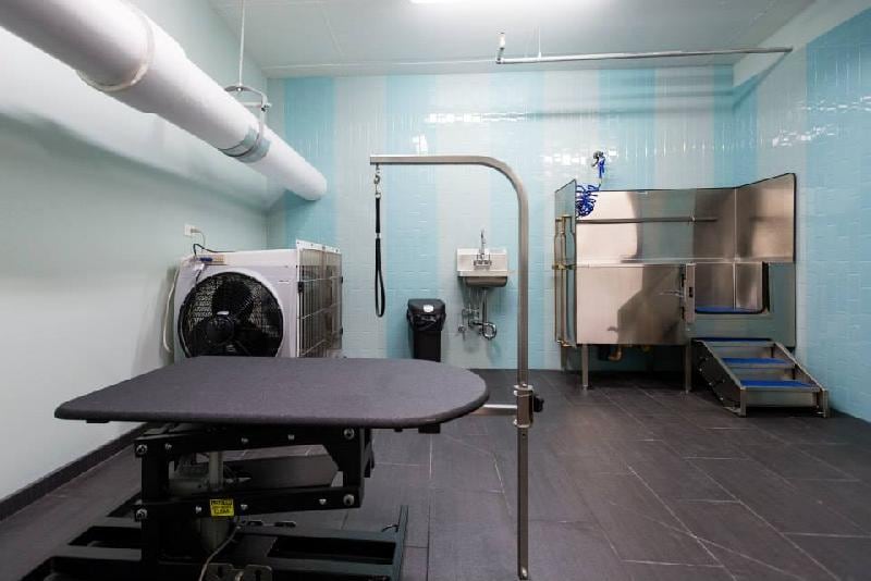 Building Photo - 70 E Lake St