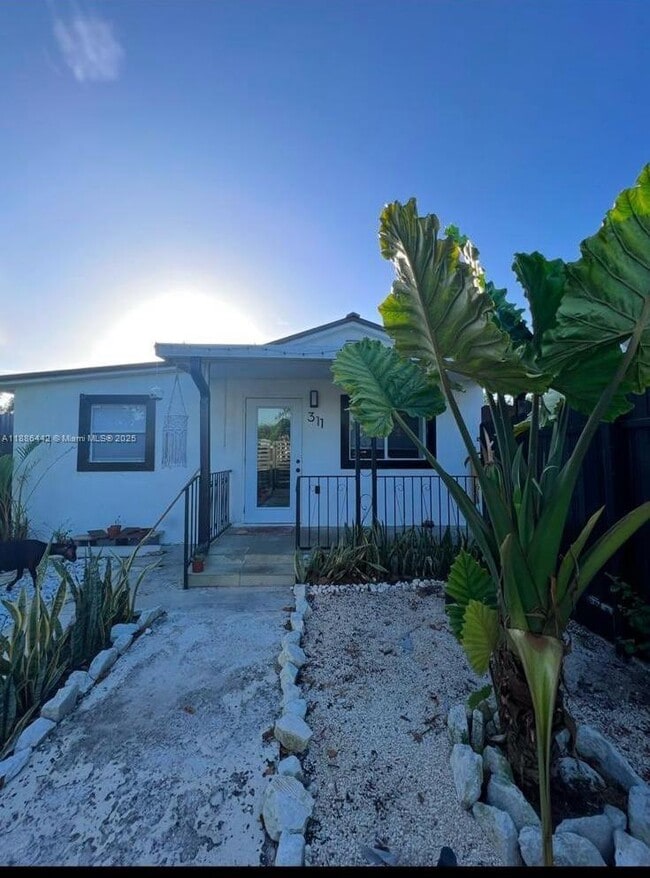 Primary Photo - 311 NW 32nd Ct