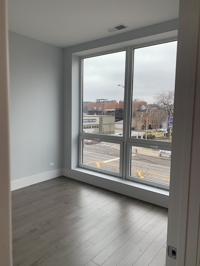 Building Photo - 2353 W Wabansia Ave