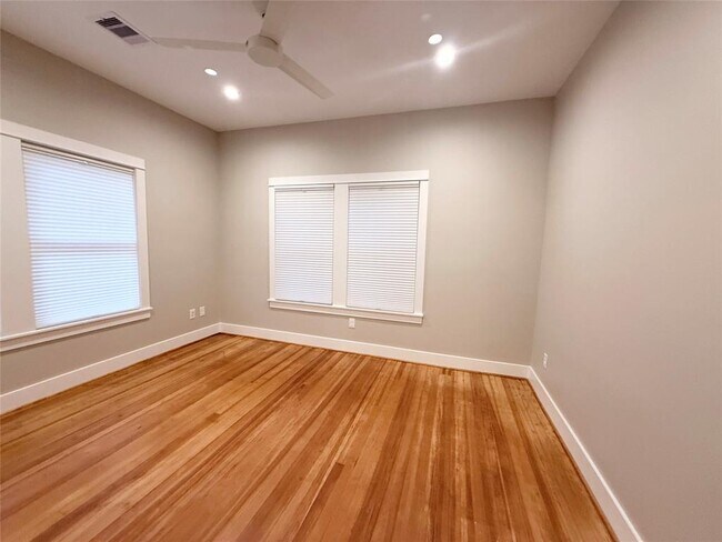 Building Photo - 1506 Sul Ross St