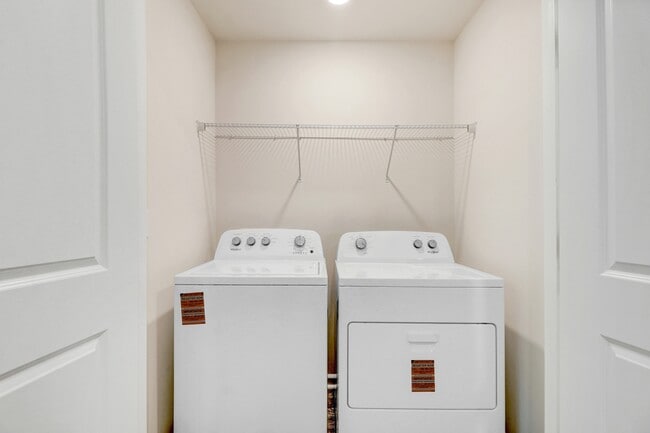 Building Photo - 156 Seymour Vlg Dr