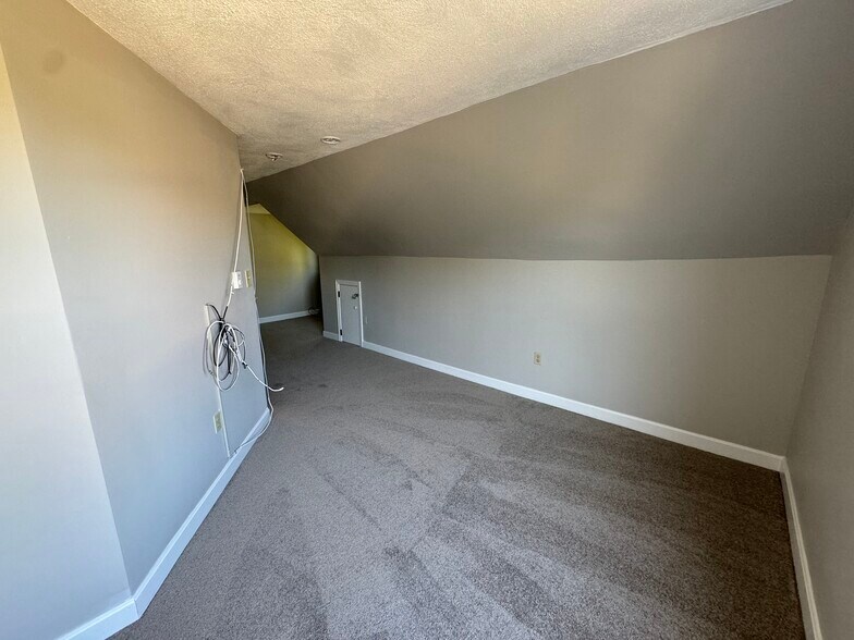 Building Photo - 59 Waverley Rd