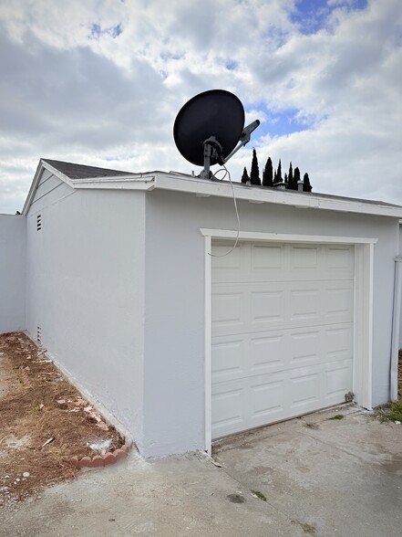 Building Photo - 663 Cadman St