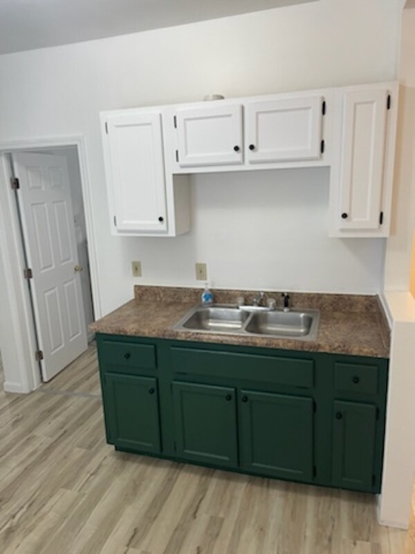 Building Photo - 1415 Longfield Ave