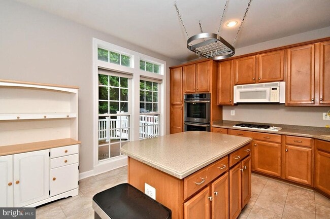 Building Photo - 2304 Lennon Ln