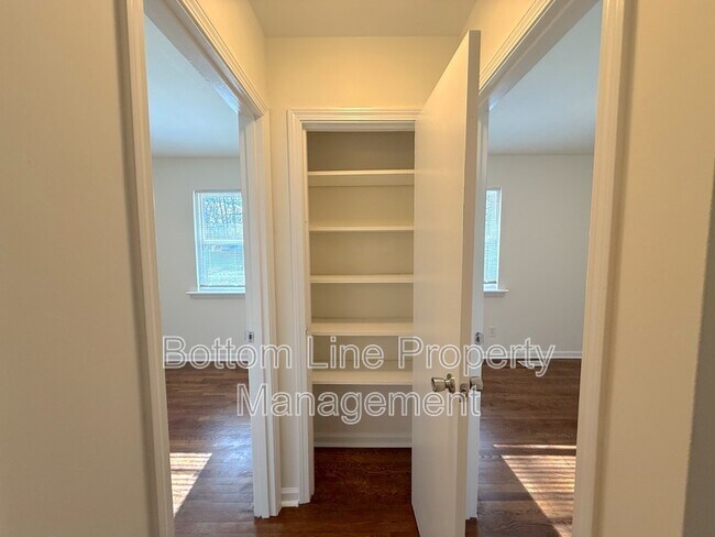 Building Photo - 2011 Holly St