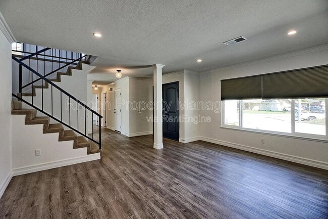 Building Photo - 2585 Warbler Ave