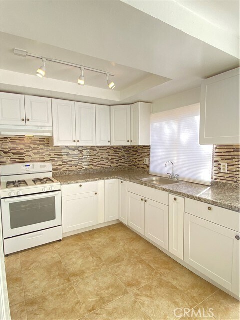 Building Photo - 12196 Carnation Ln