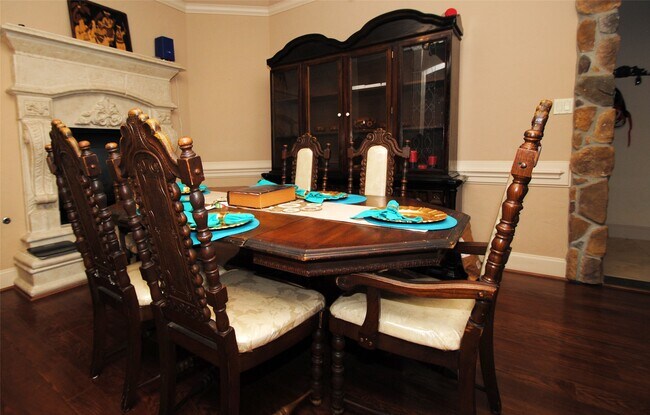 Building Photo - 15823 Medina Lake Ln