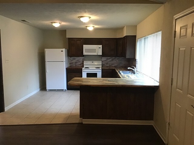 Building Photo - 7717 Bermejo Rd