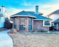 Building Photo - 2032 Greenview Dr