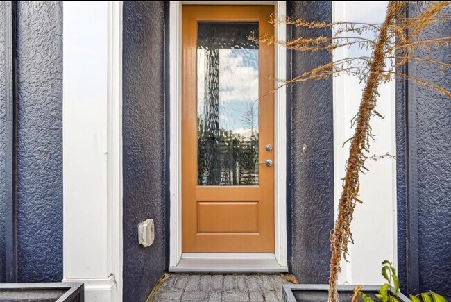 Building Photo - 815 Bringhurst St