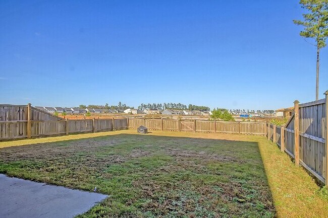 Building Photo - 838 Redbud Ln