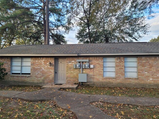 Primary Photo - 135 West Dr