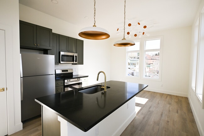 Building Photo - Palmera House Apartments