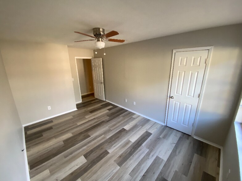 Building Photo - 709 Pine Tree Trail