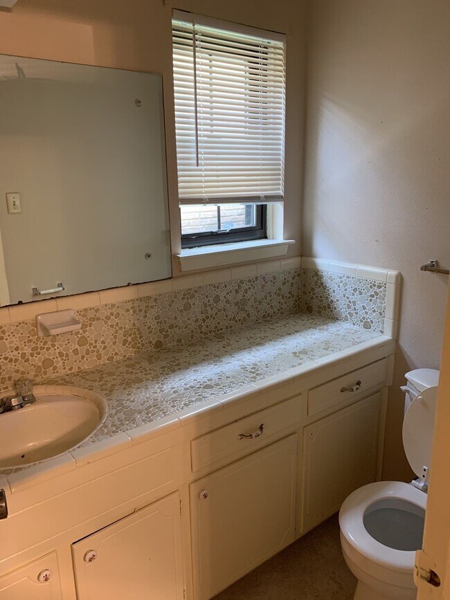 Building Photo - 618 Overbluff St