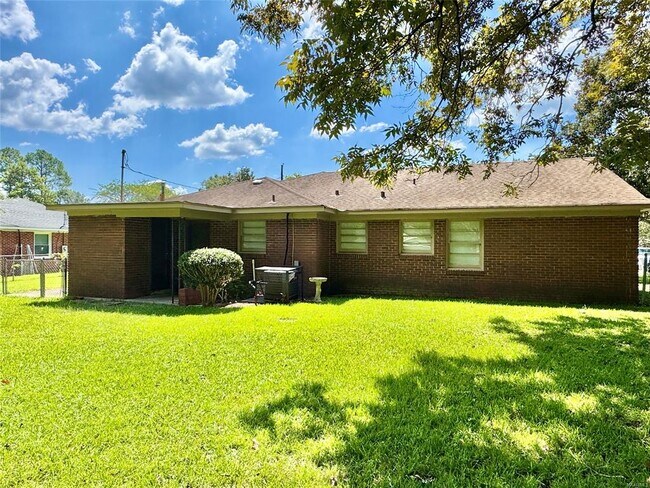 Building Photo - 3719 Bridlewood Dr