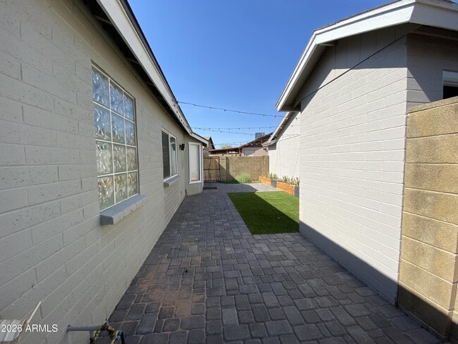 Building Photo - 1055 N Recker Rd