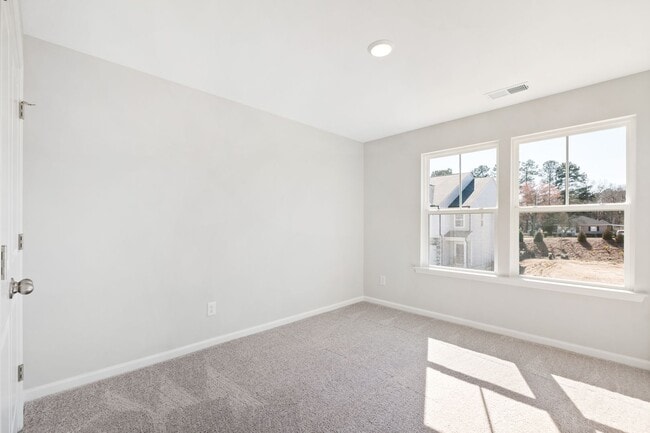 Building Photo - Luxurious 3-Bedroom Townhome Living in the...