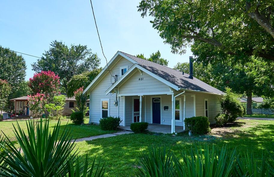 Primary Photo - 401 S Ebrite St