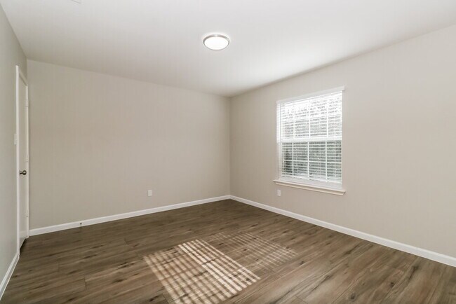 Building Photo - 208 Rinehardt St