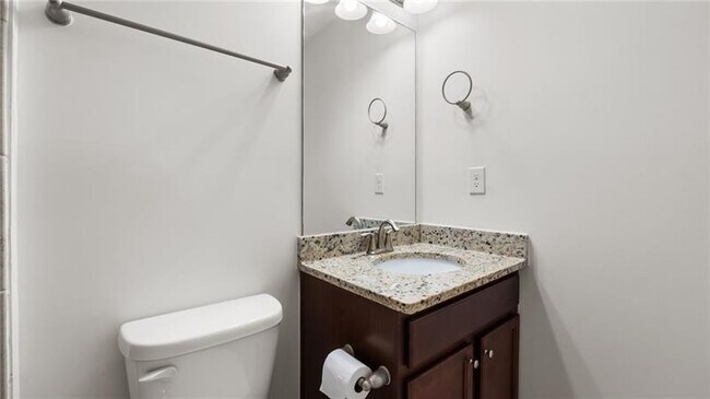 Building Photo - 2040 Bloomfield Ct
