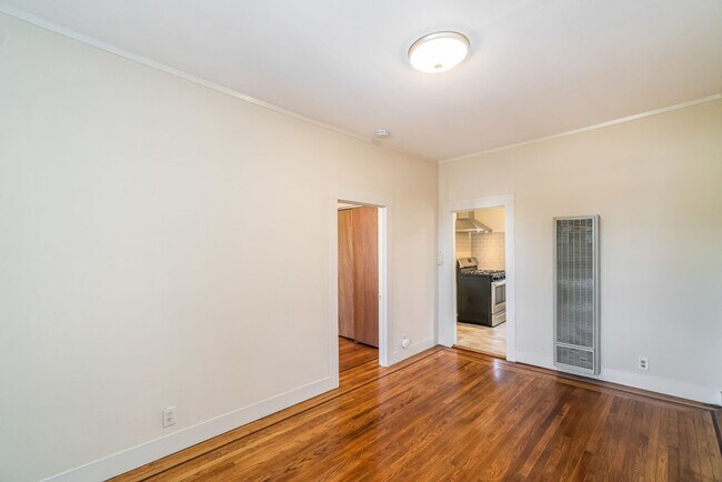 Building Photo - 2811 Encinal Ave