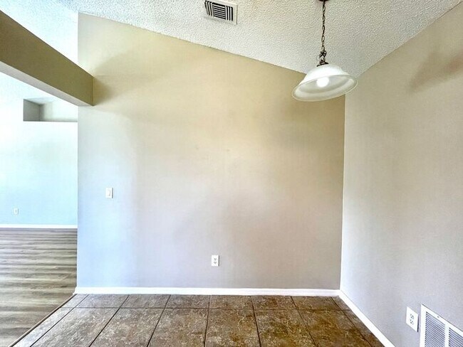 Building Photo - GREAT 3/2 HOME IN OVIEDO STILLWATER SUBDIVISION