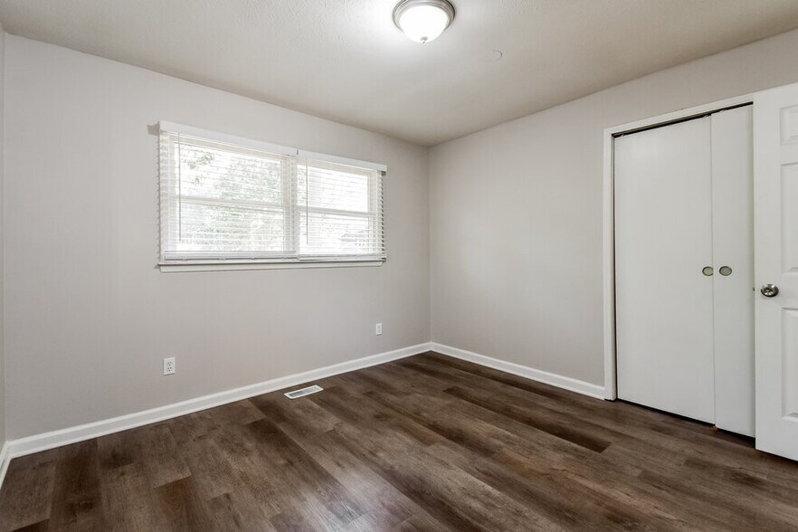 Building Photo - 6022 Belle Meade Ct