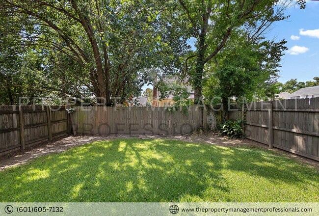 Building Photo - Cute & convenient