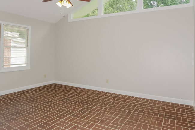 Building Photo - 510 S Georgetown Dr